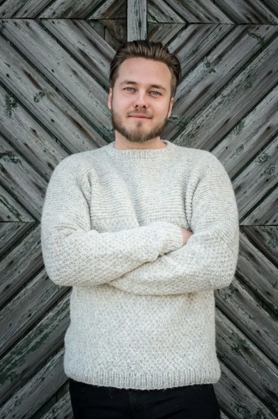Herresweater i dobbelt perlestrik