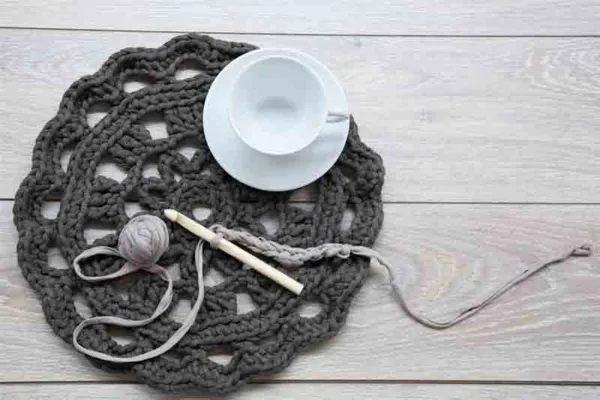 Doily Rug i Hoooked Zpagetti (Opskrift på engelsk)