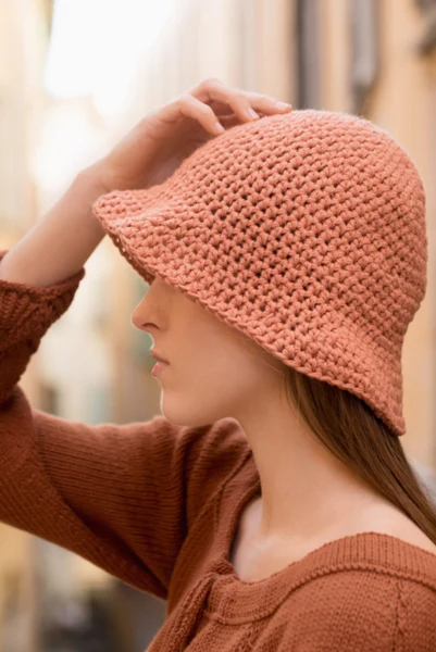 DSA67-19 Daisy Bøttehatt Mandarin