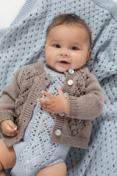 DG396-04 Minsten Hentesett Lys Gråblå