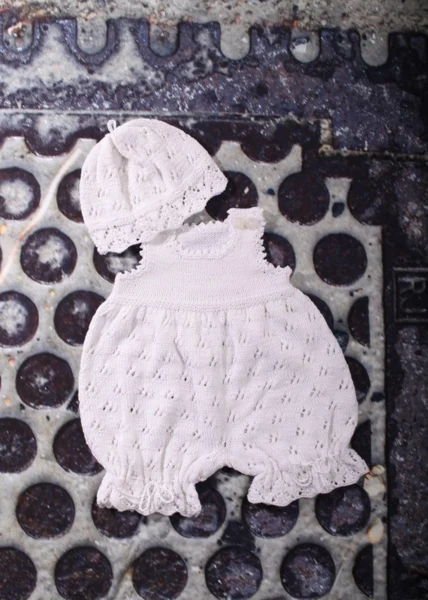 124-7 Babydragt med Hue