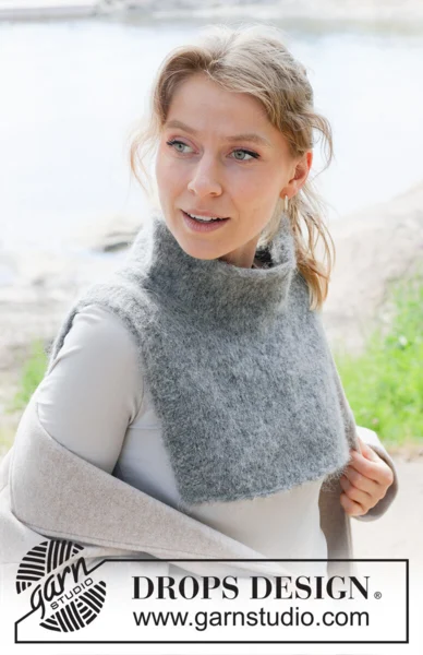 253-27 Moonlit Tide Neck Warmer by DROPS Design