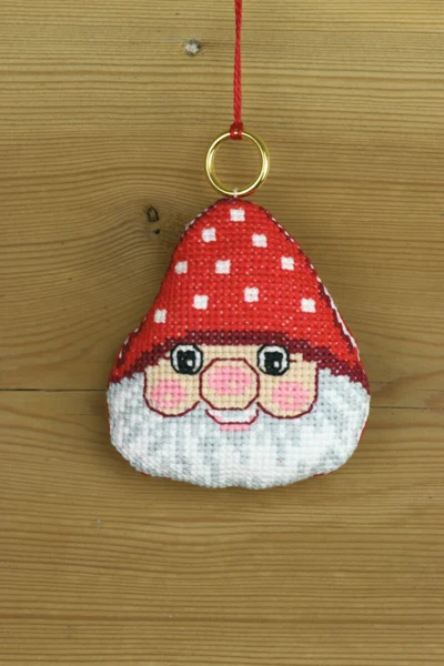 Broderikit Nissehovede 8 x 8 cm