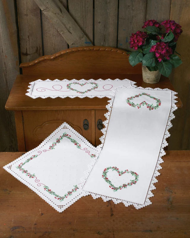 Broderikit Hardanger med vinterbær 49x49 cm