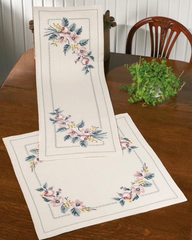 Broderikit Roser på hør 61 x 61 cm