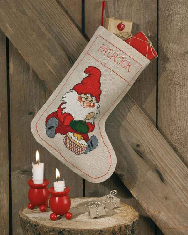 Broderikit Nisse med grød 24 x 33 cm