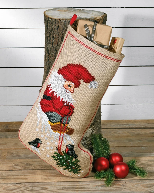 Broderikit Nisse og juletræ 36 x 58 cm