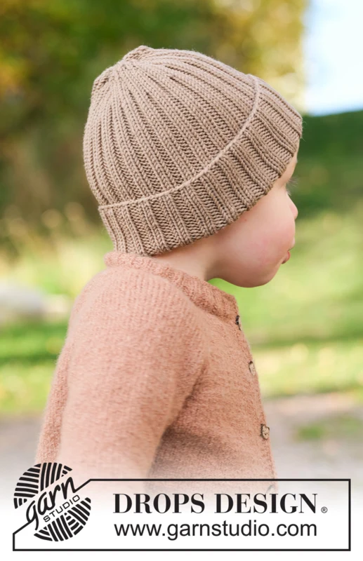 49-25 Little Woodland Hat by DROPS Design