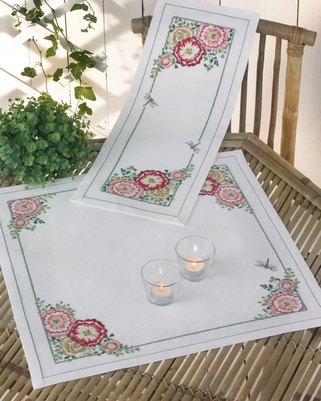 Broderikit Stokroser 24 x 62 cm