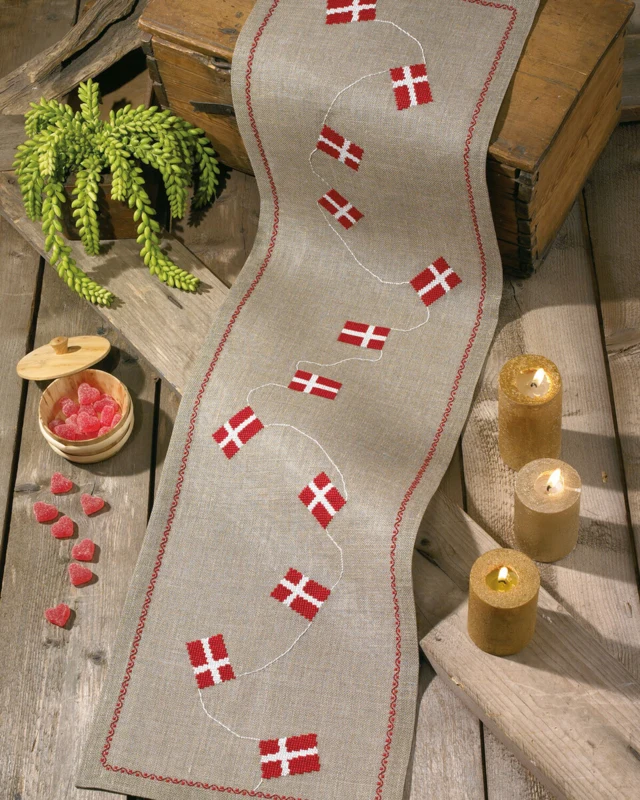 Broderikit Fødselsdagsløber 33 x 119 cm