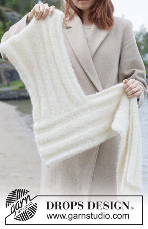 261-6 Robin's Bride Scarf by DROPS Design