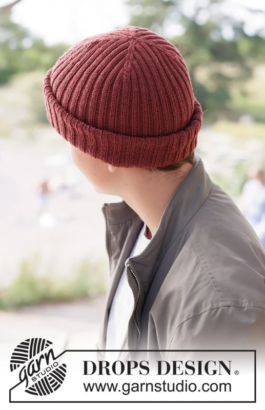 260-23 Berry Blaze Hat by DROPS Design