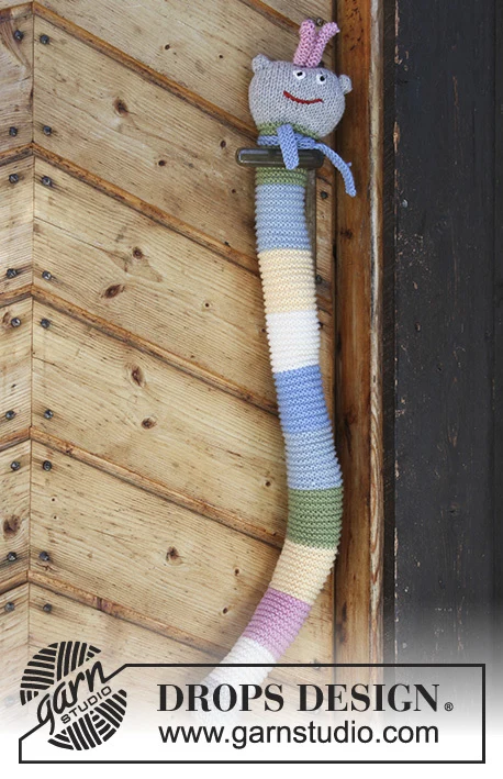 30-23 Arnie the Caterpillar by DROPS Design