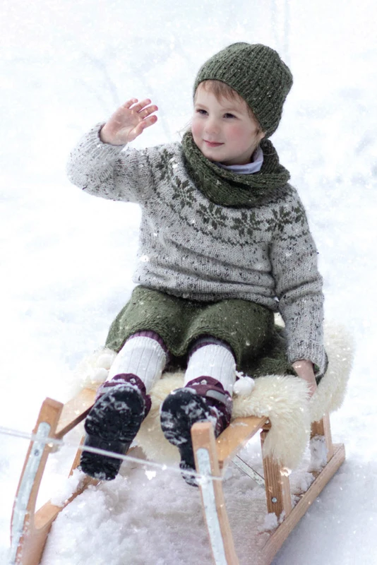 DSA73-07 STJERNEGENSER BARN NATUR