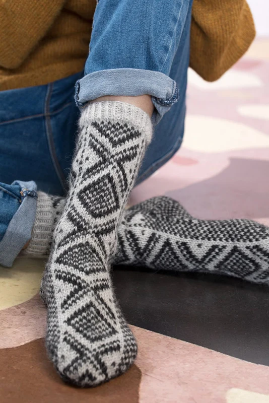 DG405-12 Cortina Sokker Grå