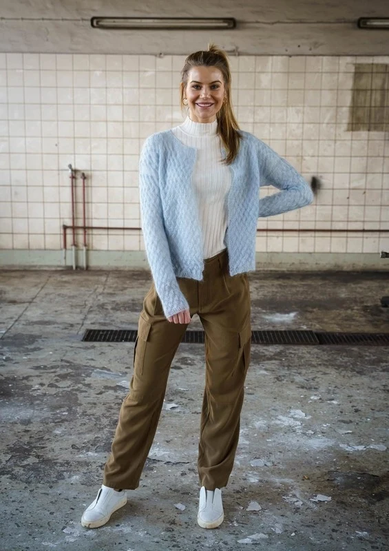 1776 Kort cardigan i fletmønster