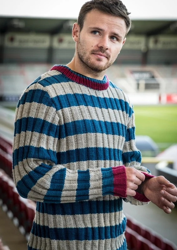 H1737 Ribstrikket herresweater med striber