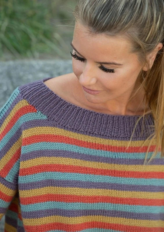 1804 Stribet sweater i fire farver