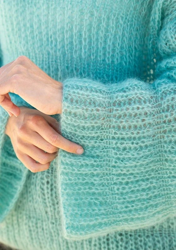 1807 Løs sweater med patentstriber