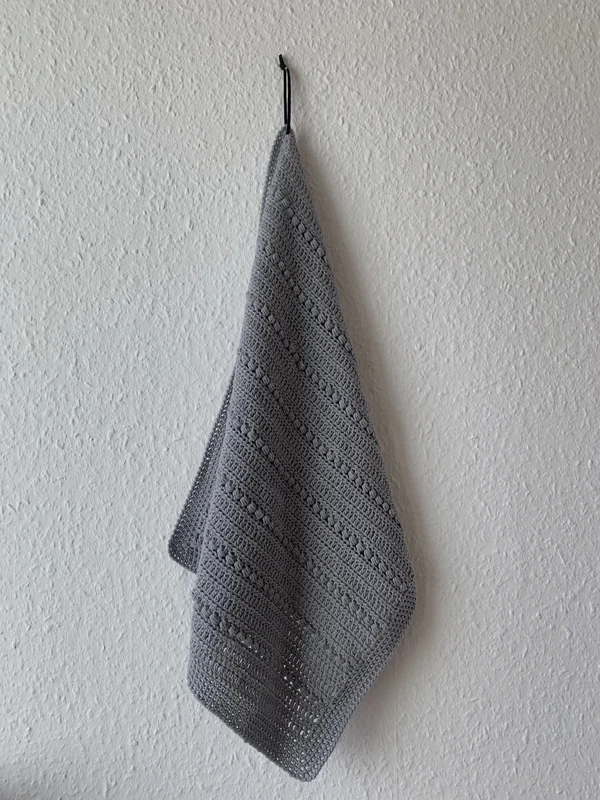 Hæklet håndklæde med perlemasker