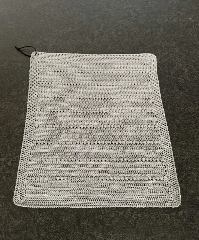 Hæklet håndklæde med perlemasker