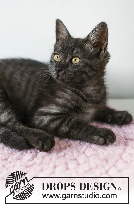 0-1502 Kitty Nap Pad by DROPS Design