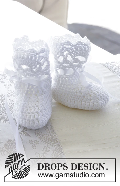 29-4 So Charming Socks by DROPS Design