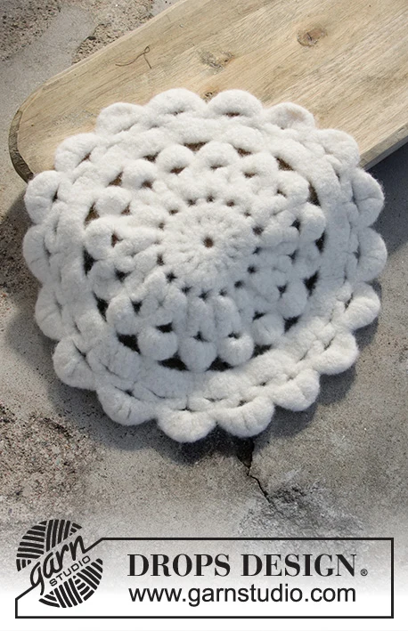 0-1472 That's Hot by DROPS Design