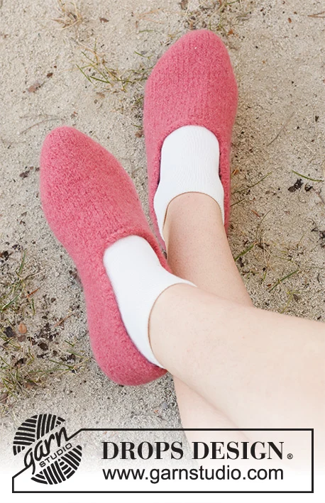 223-48 Tiptoe Kiss by DROPS Design