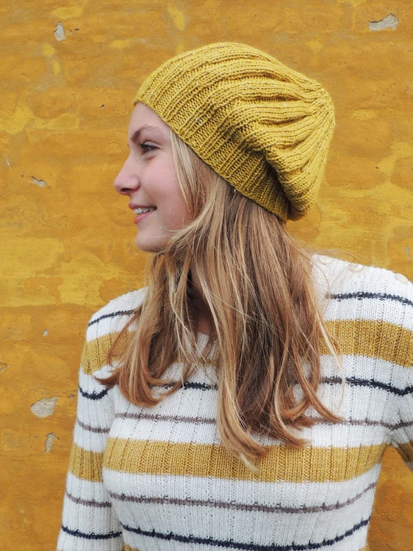 C1612 Ribstrikket hue