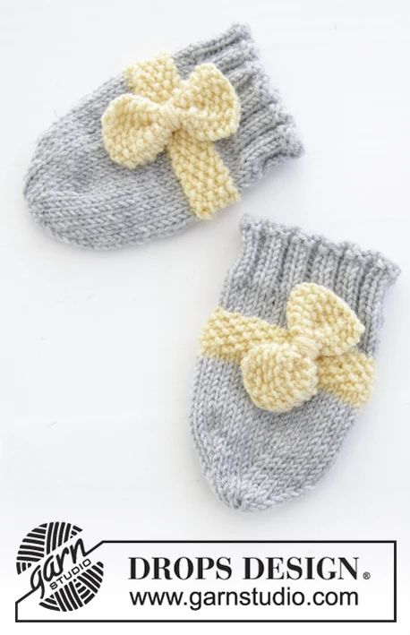 31-11 Little Miss Ribbons Mittens by DROPS Design