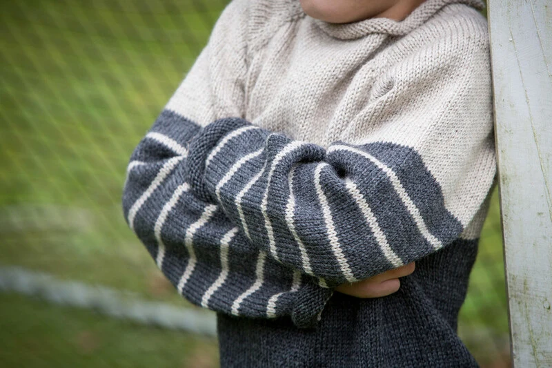 128-1 - TO-FARVET SWEATER