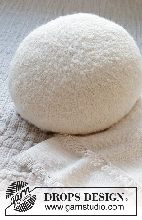 228-62 Snug Boucle Pillow by DROPS Design