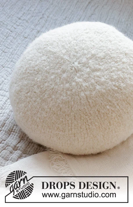 228-62 Snug Boucle Pillow by DROPS Design