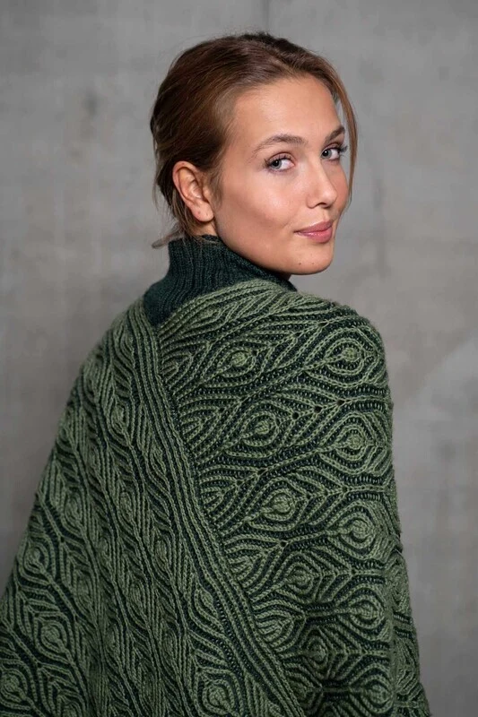 2008 LEONORA PONCHO