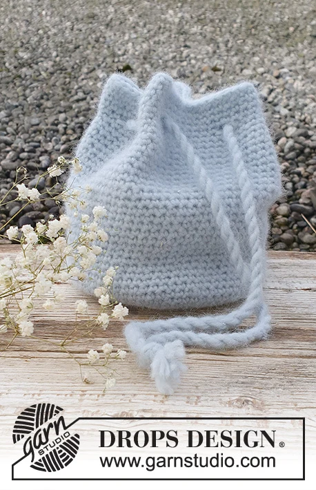 225-43 Treasure Pouch by DROPS Design