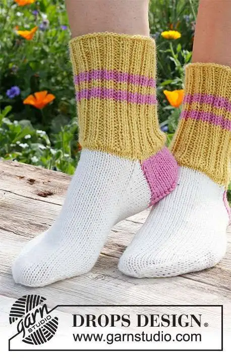 229-26 Folk Dancer by DROPS Design