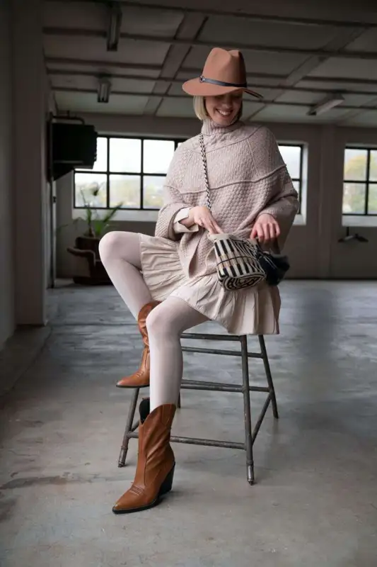 GG 293-09 INÈS PONCHO