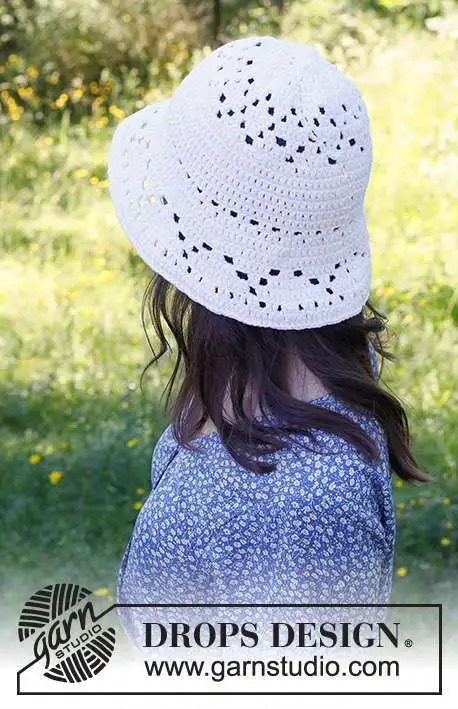 229-31 Breezy Belle Hat by DROPS Design