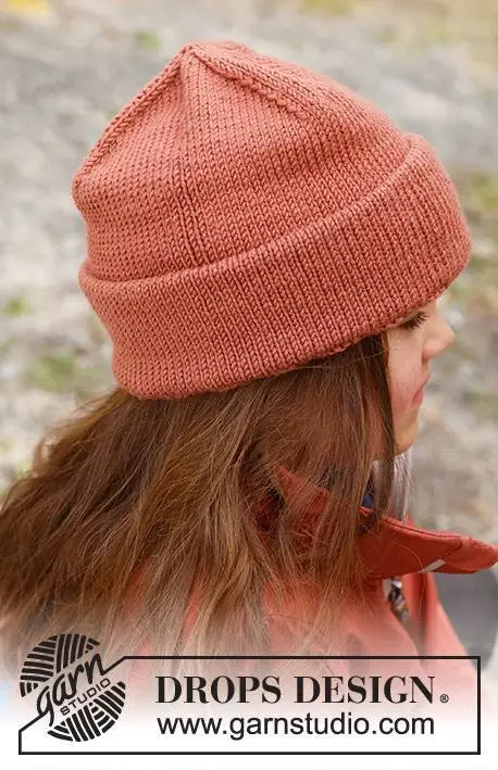 44-9 October Smiles Hat by DROPS Design