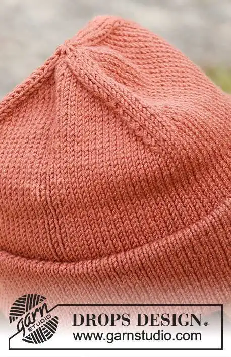 44-9 October Smiles Hat by DROPS Design