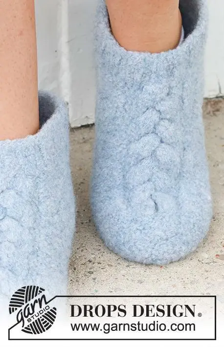 234-71 Braided Slippers by DROPS Design