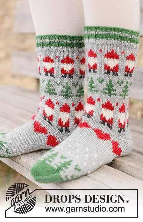 44-20 Christmas Time Socks by DROPS Design
