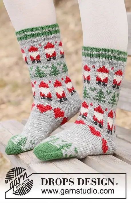 44-20 Christmas Time Socks by DROPS Design