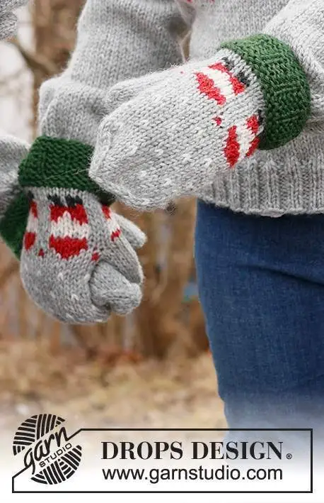 44-16 Santa Time Mittens by DROPS Design