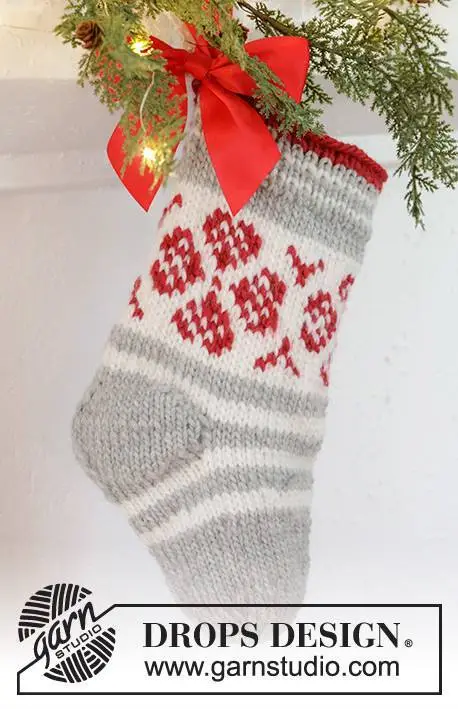 0-1573 Christmas Flower Stocking by DROPS Design