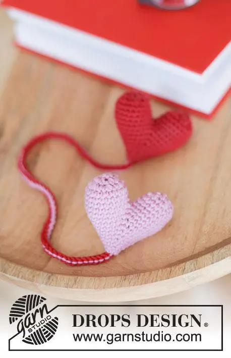 0-1592 Book Lovers by DROPS Design