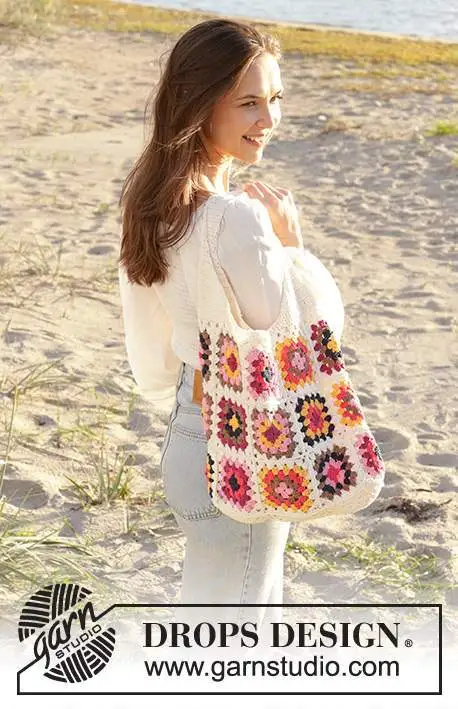 238-4 Tuscan Tiles Tote by DROPS Design