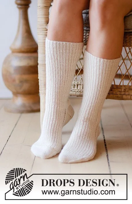 238-26 Coconut Cream by DROPS Design