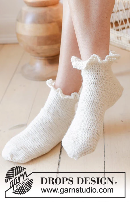 238-37 Dancing Doves by DROPS Design